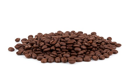 Obraz premium Roasted coffee beans white background. Brazilian food