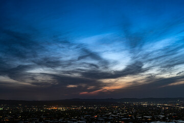 Fototapeta premium 展望台から眺める夕暮れの砺波平野散居村