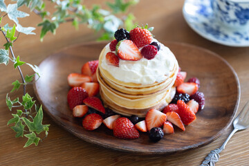 イチゴの米粉パンケーキ