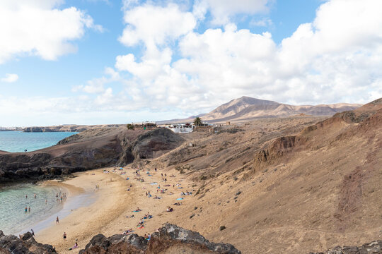 paysage de Lanzarote, iles des Canaries. Certains la surnomment &laquo; l&rsquo;&icirc;le aux 1 000 volcans &raquo;
