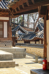 기하학적 기와지붕