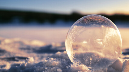 凍ったシャボン玉