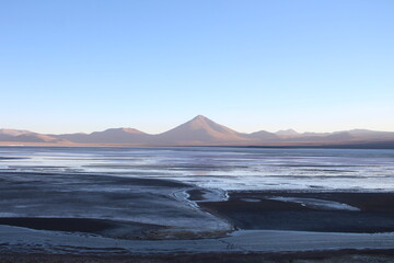 Lagoons, volcanoes and geysers in the Uyuni desert
