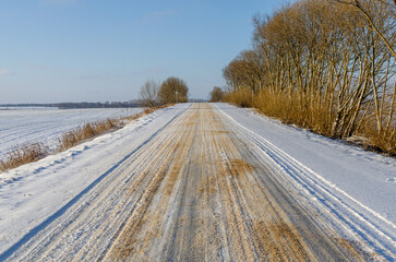 Anti-icing road treatment with quarry sand and salt