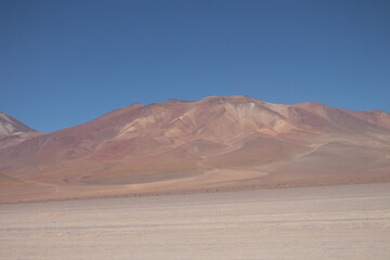Lagoons, volcanoes and geysers in the Uyuni desert