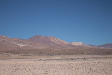 Lagoons, volcanoes and geysers in the Uyuni desert