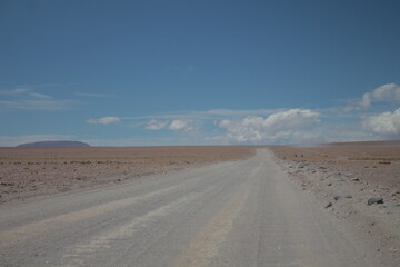 Lagoons, volcanoes and geysers in the Uyuni desert