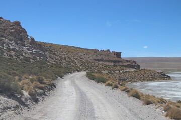 Lagoons, volcanoes and geysers in the Uyuni desert
