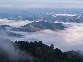 The scenery at the end of the rainy season, the beginning of winter, the morning air in Chiang Mai, the sea of ​​mist, and the mountains are very romantic