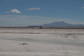 Lagoons, volcanoes and geysers in the Uyuni desert
