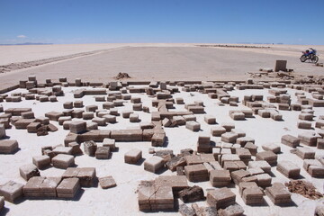 Lagoons, volcanoes and geysers in the Uyuni desert
