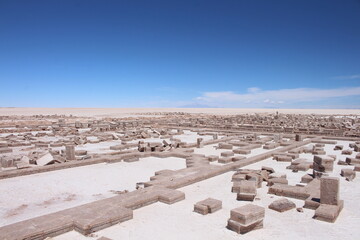 Lagoons, volcanoes and geysers in the Uyuni desert