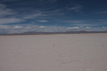Lagoons, volcanoes and geysers in the Uyuni desert