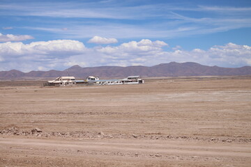 Lagoons, volcanoes and geysers in the Uyuni desert