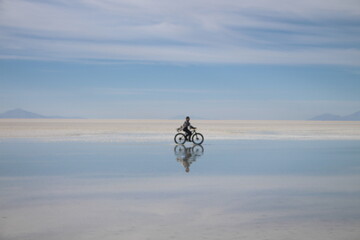 Lagoons, volcanoes and geysers in the Uyuni desert