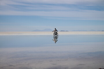 Lagoons, volcanoes and geysers in the Uyuni desert