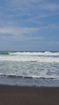 The sound of gentle sea waves with white foam when the sky is clear