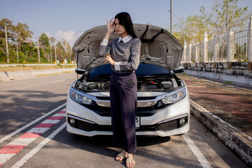 The insurance claim assessor will explain the exterior damage to the vehicle to the customer and explain the cost of repairing the vehicle.