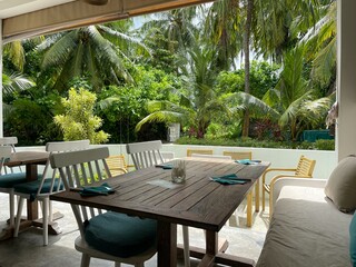 Obraz premium Table with cutlery in a cafe on the terrace