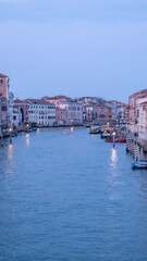Obraz premium Early Evening View of the Grand Canal with Boats and Historic Buildings in Venice, Italy