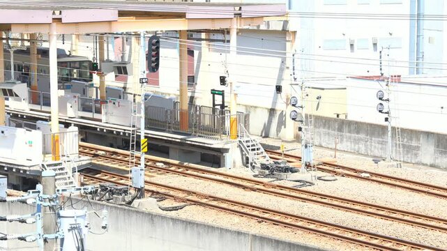 小田急線大和駅から藤沢方面へ進出する5000形電車