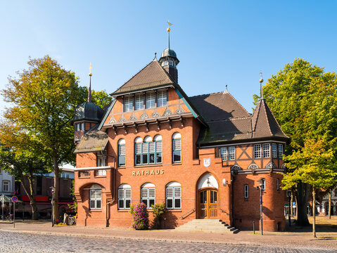 Town hall in Burg auf Fehmarn, Schleswig-Holstein, Germany, neo-Gothic red brick Gr&uuml;nderzeit architecture on market square