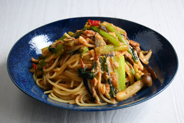 小松菜とシメジのトマトパスタ