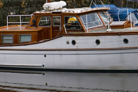 yacht en bois vintage