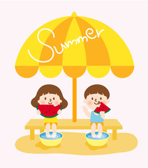 여름 시원한 파라솔 벤치에 앉아 수박 먹는 아이들