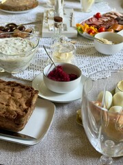 Wielkanoc, stół ze śniadaniem świątecznym