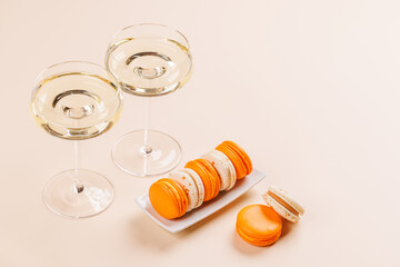Pairing of champagne and delicate macaroons
