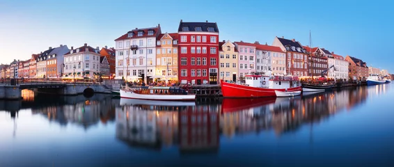 Selbstklebende Fototapeten Panorama of Copenhagen canal Nyhavn at night, Denmark © TTstudio