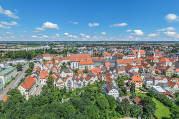 Ausblick auf Dillingen im nordschwäbischen Donauried an einem sonnigen Sommertag