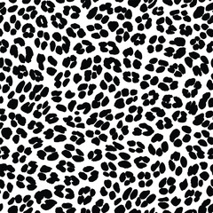 Seamless Black and White Leopard Print Pattern for Fashion and Textile Designs