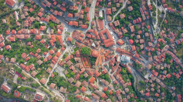 Bird's eye view of Safranbolu, drone descending towards K&ouml;pr&uuml;l&uuml; Mehmet Pasha Mosque. Red-tiled, lead-roofed buildings and greenery, the center of history and nature.