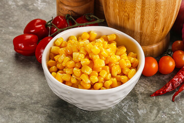 Sweet canned ripe corn grain