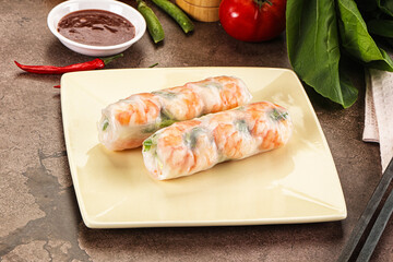 Vietnamese spring roll with prawn