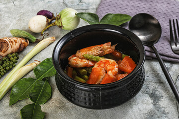 Prawn with asparagus and spices