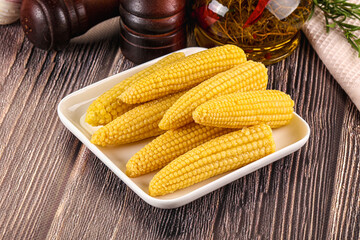 Canned baby mini corn cob