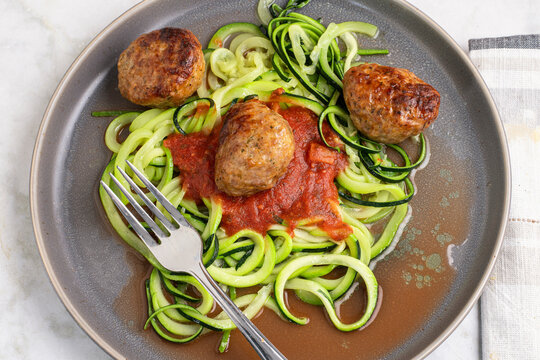 zucchini noodles with pasta sauce and meat balls