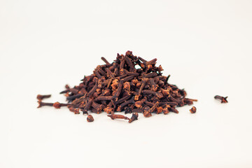 Aromatic Cloves Cluster – Warm Spice Buds on Pristine White Background
