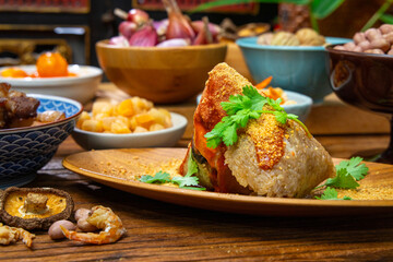 Zongzi, rice dumpling leaves, glutinous rice, fillings, Chinese culture, sweet and spicy sauce, coriander, Taiwan, China