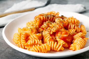 Striped macaroni with tomato sauce