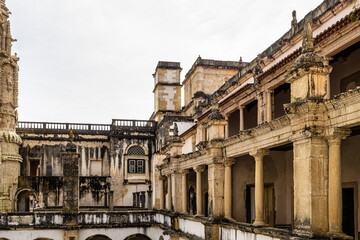 Obraz premium Main cloister of the Monastery of the Order of Christ, Convento de Cristo in Tomar, Portugal.