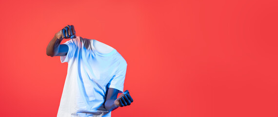 Fototapeta premium A headless figure in a plain white t-shirt stands confidently with arms raised and hands clenched.