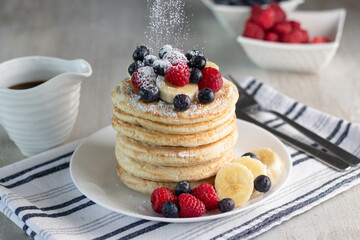 pancakes with berries
