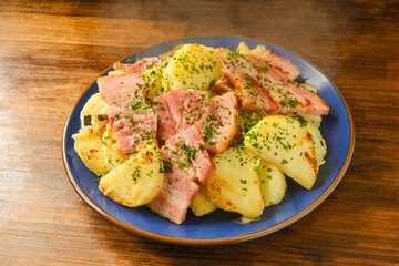 じゃがいもとベーコンの炒め物