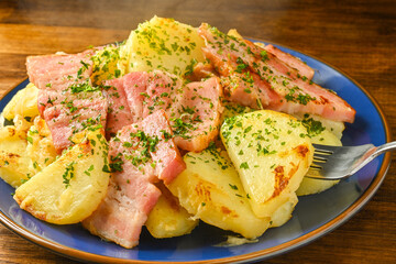 じゃがいもとベーコンの炒め物