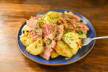 じゃがいもとベーコンの炒め物