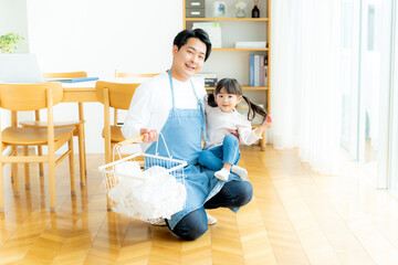 家事をするお父さん © wheeljack